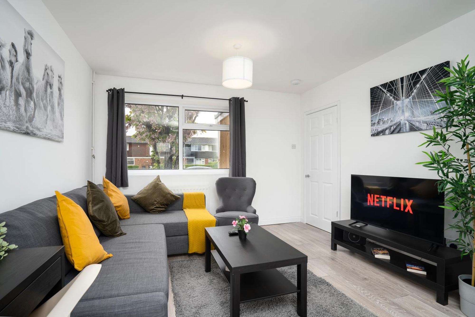 Modern 4 Bed House-Free Parking Apartment Burton  Exterior foto